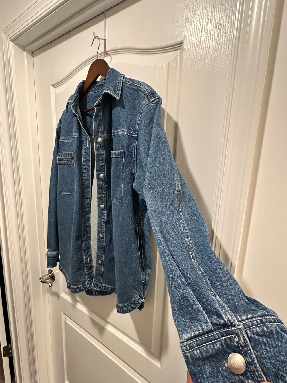 Vintage Women’s Lee Denim Buttoned Shirt Jacket w/ Unique Front Pockets, Size M - Picture 9 of 15